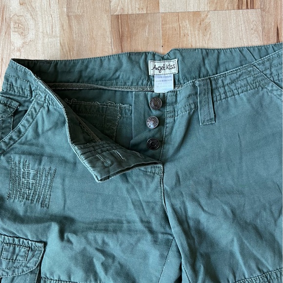 Vintage Y2K Angel Kiss Low Rise Utility Shorts - Picture 5 of 9